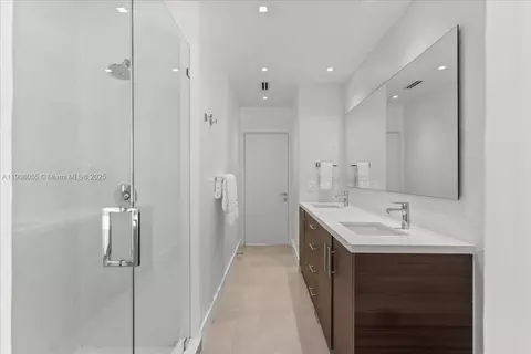 Bath - 10105 SW 71st Ave, Pinecrest, FL 33156 photo 6 of 6