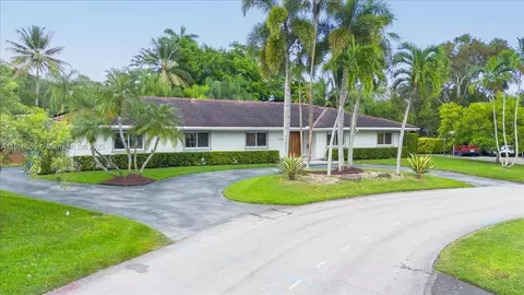 Exterior - 10105 SW 71st Ave, Pinecrest, FL 33156 photo 9 of 9