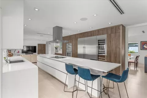 Kitchen - 10105 SW 71st Ave, Pinecrest, FL 33156 photo 5 of 9