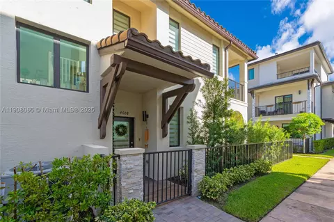 4608 NW 83rd Pkwy, Doral, FL 33166