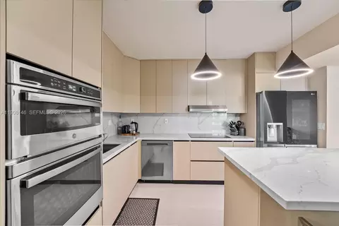 20281 E Country Club Dr #304, Aventura, FL 33180