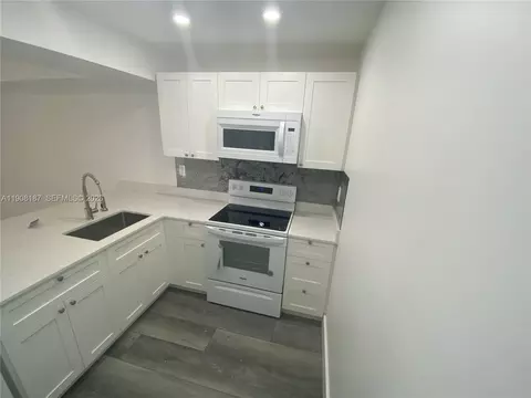 11800 SW 18th St #527-4, Miami, FL 33175