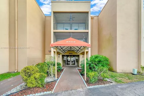 4020 N Hills Dr #2, Hollywood, FL 33021