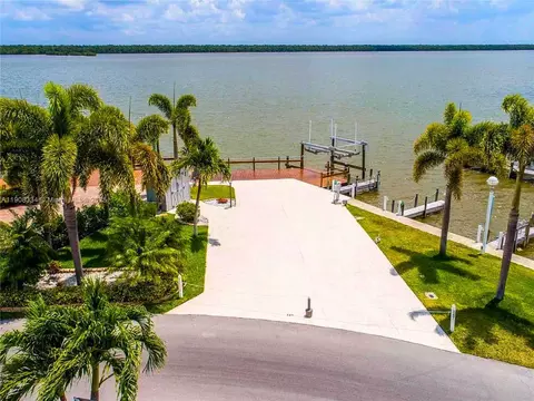 150 Smallwood Dr #147, Chokoloskee, FL 34138