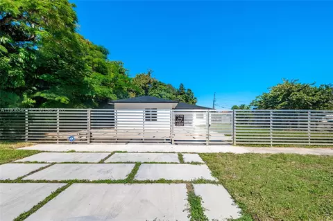 651 NE 172nd St, Miami, FL 33162