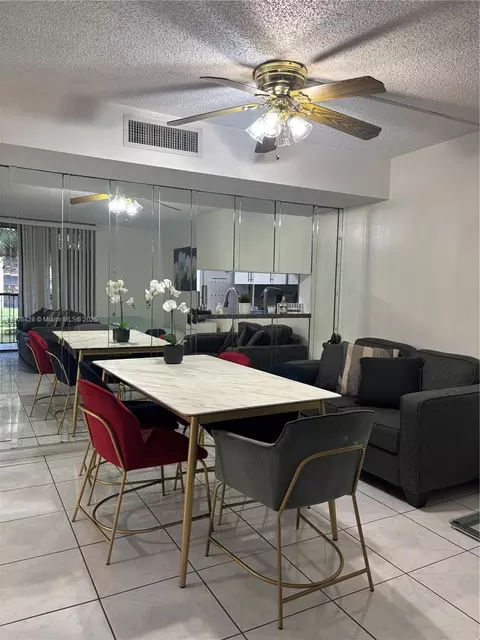 8635 NW 8th St #217, Miami, FL 33126