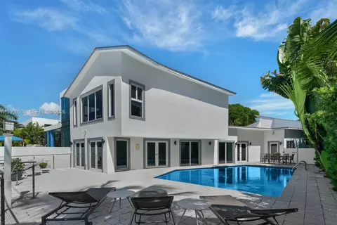 1040 S Shore Dr, Miami Beach, FL 33141