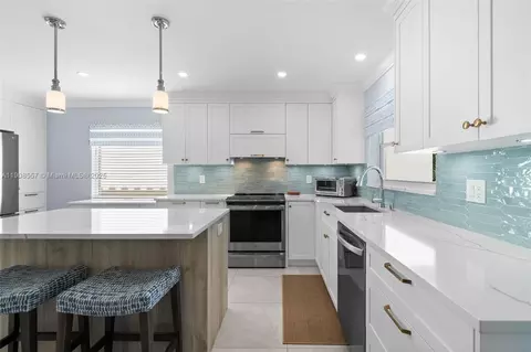 Kitchen - 1114 SE 6th Ave, Dania Beach, FL 33004 photo 2 of 4