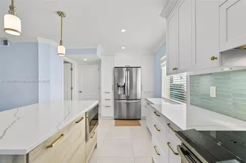 Kitchen - 1114 SE 6th Ave, Dania Beach, FL 33004 photo 4 of 4