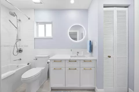 Bath - 1114 SE 6th Ave, Dania Beach, FL 33004 photo 6 of 6