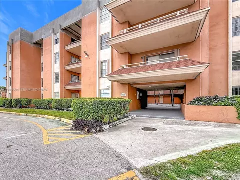 17600 NW 68th Ave #B2004, Hialeah, FL 33015 photo 24