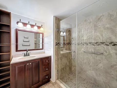 17600 NW 68th Ave #B2004, Hialeah, FL 33015 photo 3