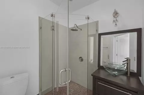 Bath - 4863 NW 109th Path, Doral, FL 33178 photo 1 of 6