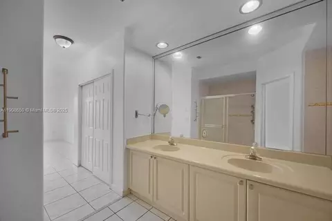 Bath - 4863 NW 109th Path, Doral, FL 33178 photo 4 of 6