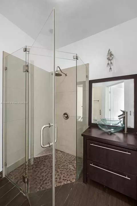 Bath - 4863 NW 109th Path, Doral, FL 33178 photo 2 of 6