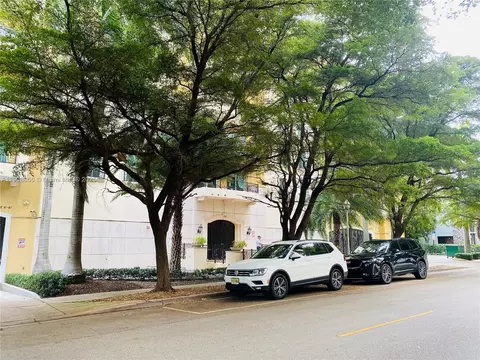 20 Calabria Ave #401, Coral Gables, FL 33134