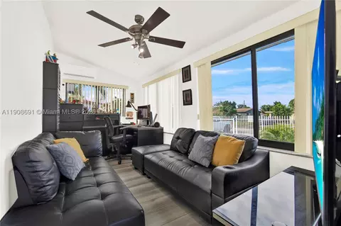 660 E 38th St, Hialeah, FL 33013 photo 16