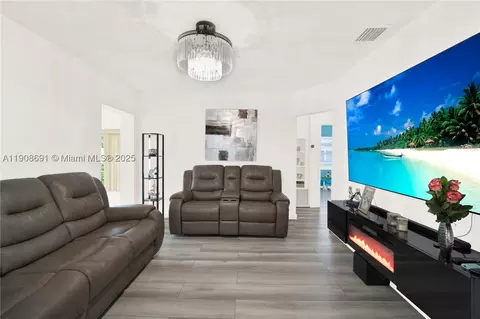 660 E 38th St, Hialeah, FL 33013 photo 9