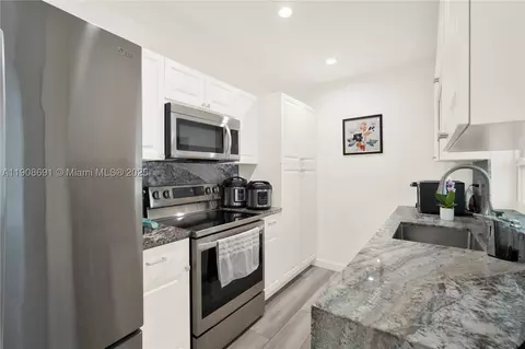 660 E 38th St, Hialeah, FL 33013 photo 12