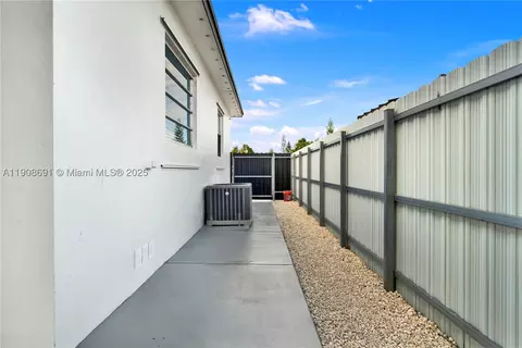 660 E 38th St, Hialeah, FL 33013 photo 31