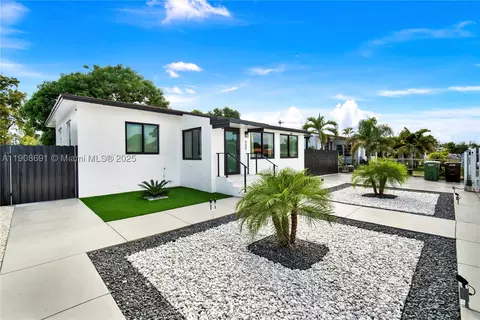 660 E 38th St, Hialeah, FL 33013 photo 4