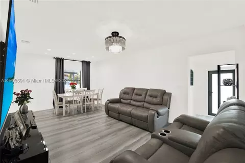 660 E 38th St, Hialeah, FL 33013 photo 10