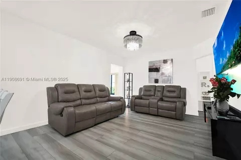 660 E 38th St, Hialeah, FL 33013 photo 11
