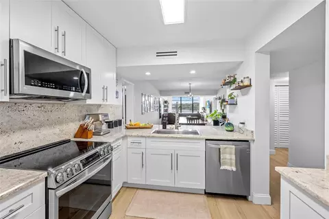 1532 Whitehall Dr #304, Davie, FL 33324