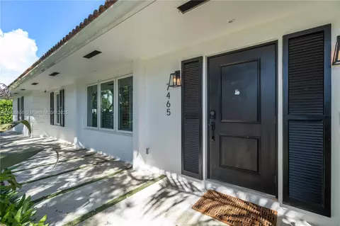 7465 SW 163rd St, Palmetto Bay, FL 33157