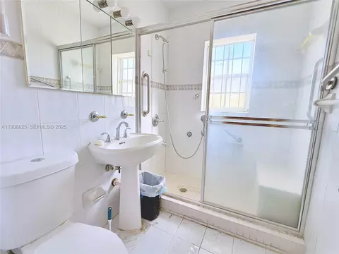 Bath - 880 E 28th St, Hialeah, FL 33013 photo 1 of 1