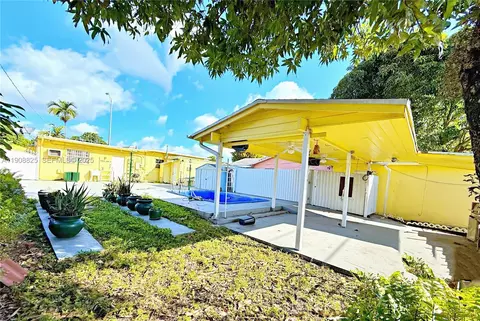 Exterior - 880 E 28th St, Hialeah, FL 33013 photo 4 of 9