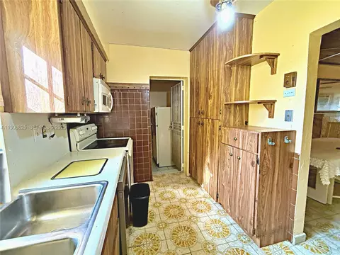 Kitchen - 880 E 28th St, Hialeah, FL 33013 photo 2 of 3