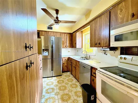Kitchen - 880 E 28th St, Hialeah, FL 33013 photo 3 of 3