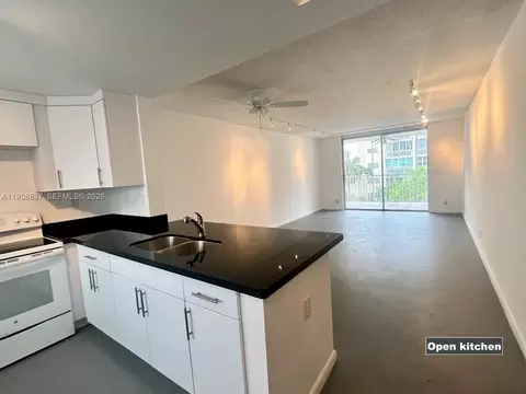 619 NE 14th Ave #304, Hallandale Beach, FL 33009