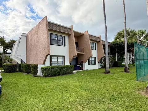 8281 SW 128th St #204-1, Pinecrest, FL 33156