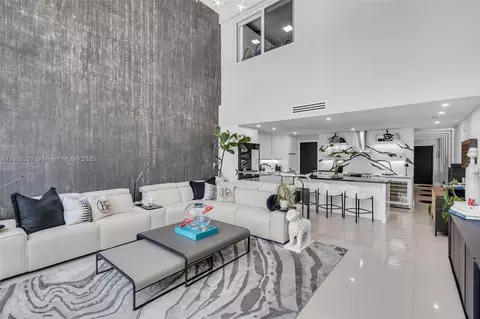 6000 Collins Ave #134, Miami Beach, FL 33140