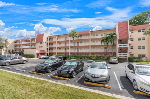 1040 Country Club Dr #408, Margate, FL 33063