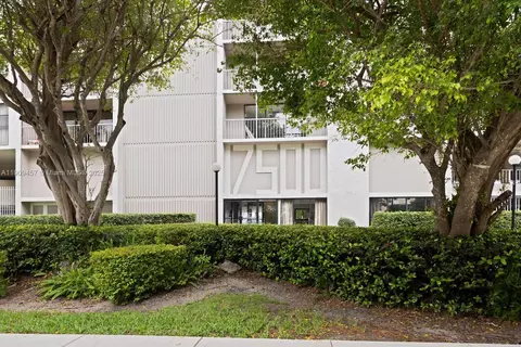 17500 N Bay Rd #S301, Sunny Isles Beach, FL 33160