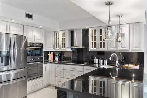 300 Diplomat Pkwy #517, Hallandale Beach, FL 33009