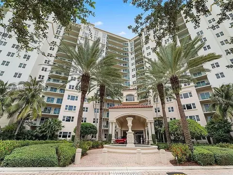 19900 E Country Club Dr #318, Aventura, FL 33180