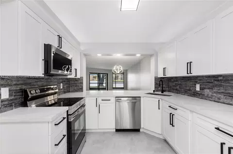 7408 Fairfax Dr #108, Tamarac, FL 33321
