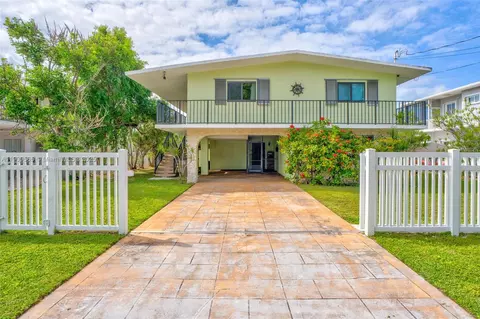 877 Ellen Dr, Key Largo, FL 33037