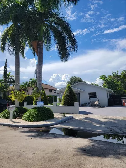 25 E 53rd Ter, Hialeah, FL 33013 photo 1