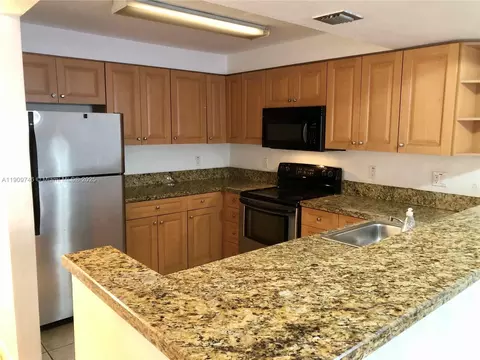 5201 Geneva Way #102, Doral, FL 33166