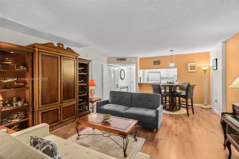 4166 Inverrary Dr #306, Lauderhill, FL 33319