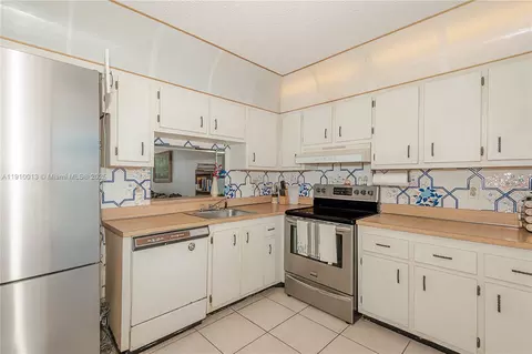 2800 Somerset Dr #402J, Lauderdale Lakes, FL 33311