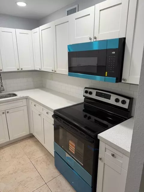 1805 W 56th St #412, Hialeah, FL 33012