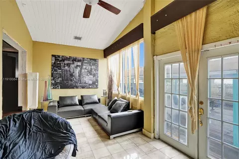 652 SE 8th St, Hialeah, FL 33010 photo 24