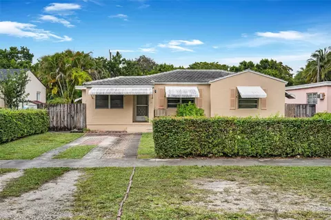 17 N Melrose Dr, Miami Springs, FL 33166
