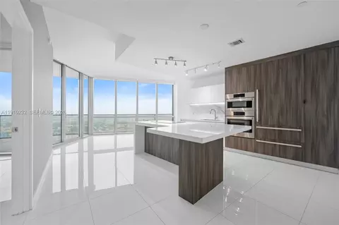 851 NE 1st Ave #4204, Miami, FL 33132